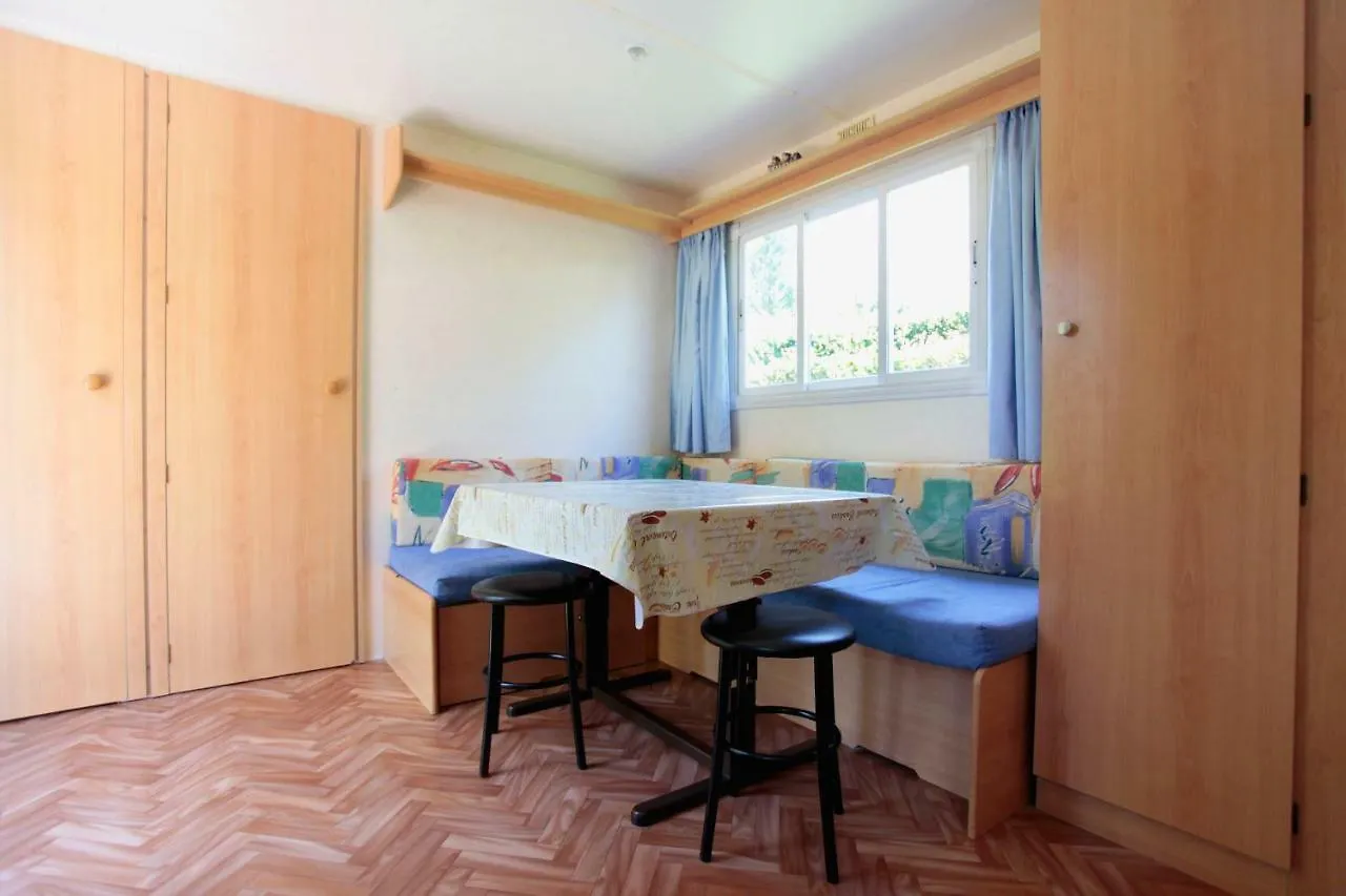 Saint-Gal-sur-Sioule Camping Du Pont De St Gal צרפת