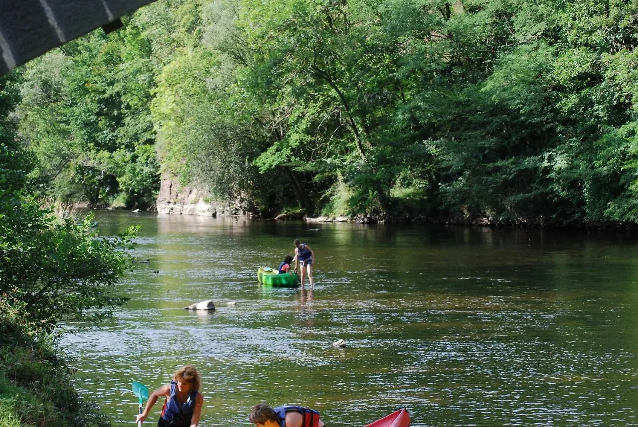 אתר קמפינג Saint-Gal-sur-Sioule Camping Du Pont De St Gal